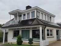 Solaranlagen in Neustadt Wied mit Solarpanelen und Wechselrichter